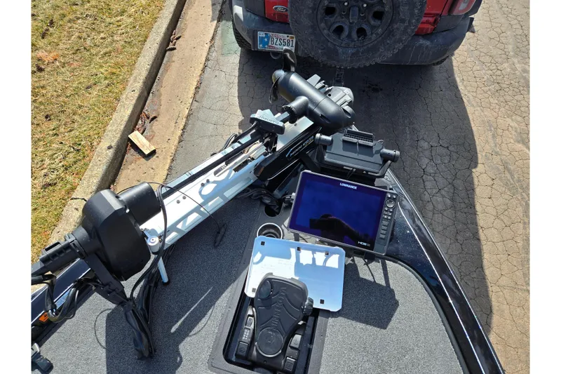 Slide: The Image of 2021 Ranger Z521L boat with advanced navigation equipment and Lowrance display. - 17