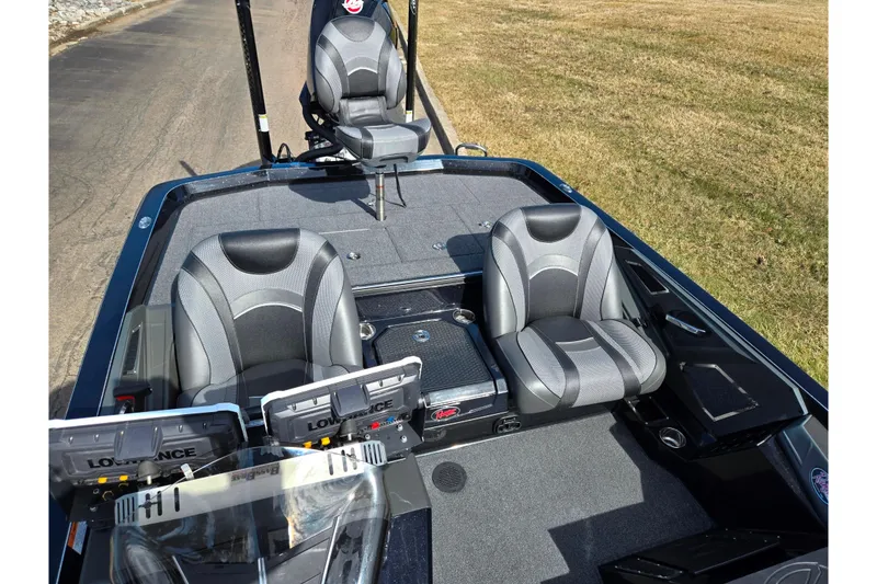 Slide: The Image of 2021 Ranger Z521L boat interior with three seats and Lowrance electronics. - 20