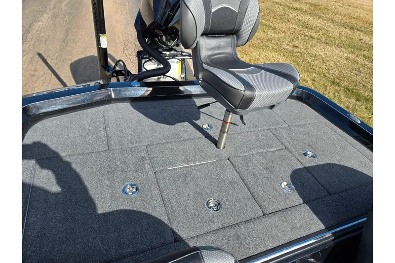 Slide: The Image of 2021 Ranger Z521L boat deck with swivel seat, gray carpet, and storage compartments. - 22
