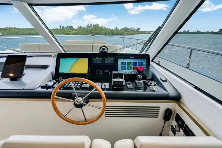 Slide: The Image of 2024 Azimut Magellano 60 - Image 32 - 32