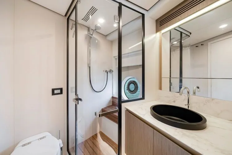 Slide: The Image of 2024 Azimut Magellano 60 - Image 36 - 36