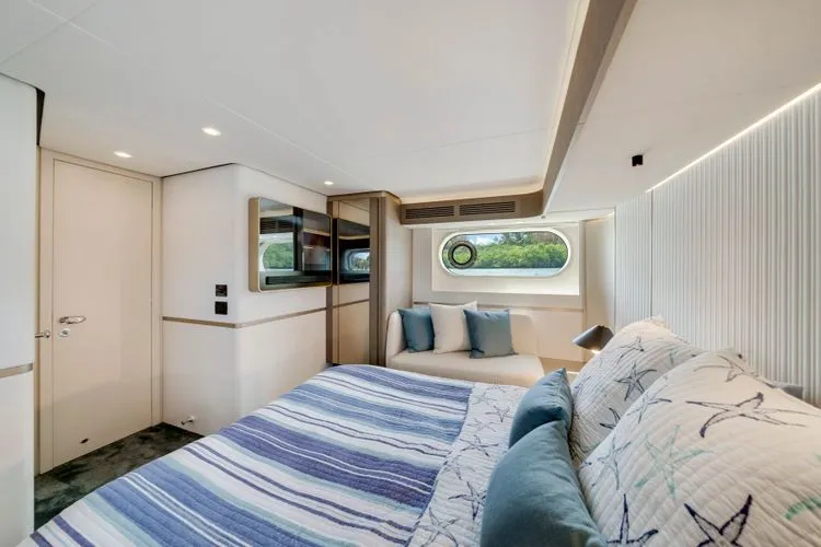 Slide: The Image of 2024 Azimut Magellano 60 - Image 40 - 40