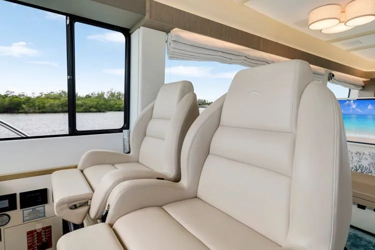 Slide: The Image of 2024 Azimut Magellano 60 - Image 43 - 43