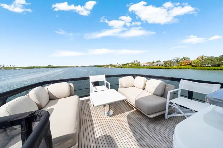 Slide: The Image of 2024 Azimut Magellano 60 - Image 57 - 57