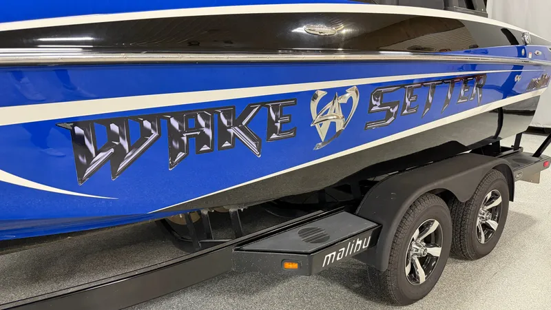 Slide: The Image of Malibu Wakesetter 21 VLX 2012 - 102