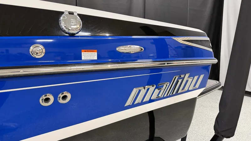Slide: The Image of Malibu Wakesetter 21 VLX 2012 - 103