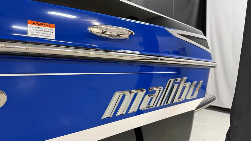 Slide: The Image of Malibu Wakesetter 21 VLX 2012 - 104