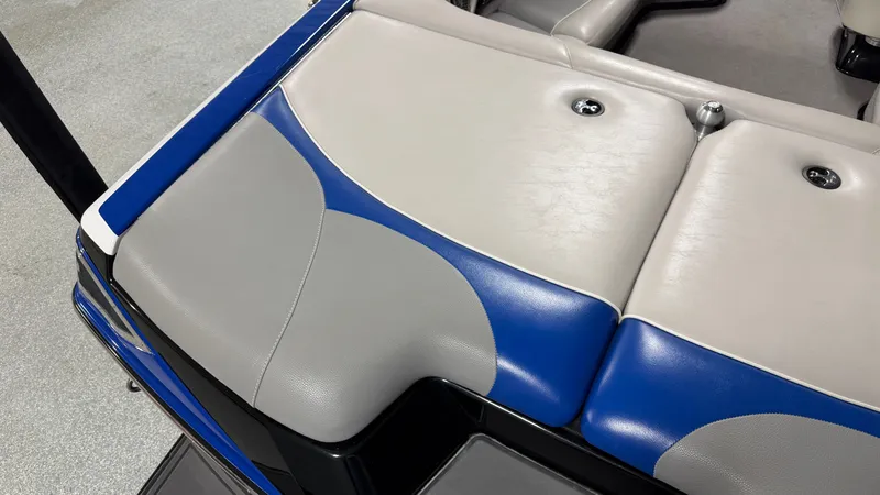 Slide: The Image of Malibu Wakesetter 21 VLX 2012 - 16