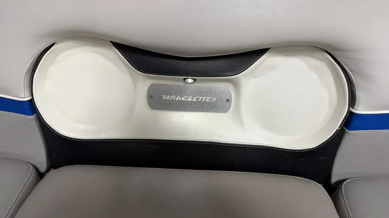 Slide: The Image of Malibu Wakesetter 21 VLX 2012 - 28
