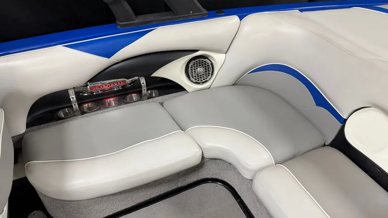 Slide: The Image of Malibu Wakesetter 21 VLX 2012 - 30