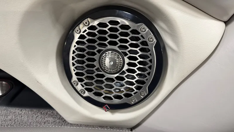Slide: The Image of Malibu Wakesetter 21 VLX 2012 - 32