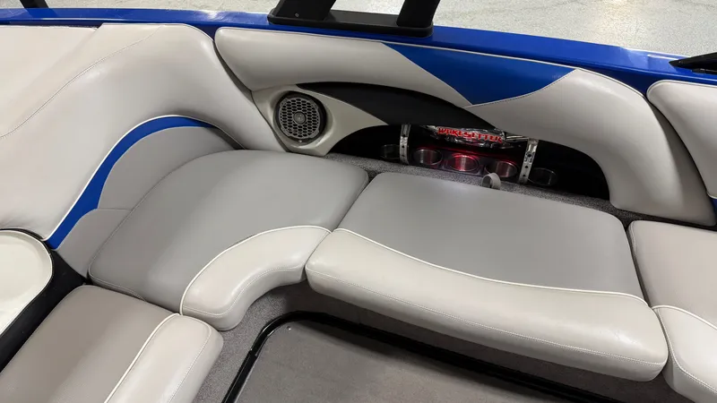 Slide: The Image of Malibu Wakesetter 21 VLX 2012 - 36
