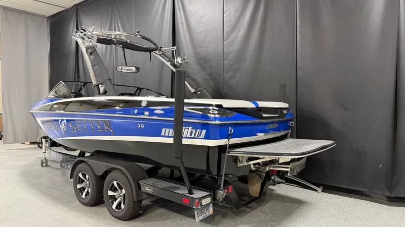 Slide: The Image of Malibu Wakesetter 21 VLX 2012 - 4