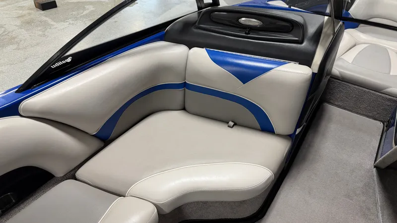 Slide: The Image of Malibu Wakesetter 21 VLX 2012 - 45