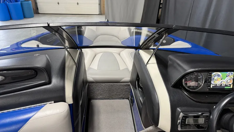 Slide: The Image of Malibu Wakesetter 21 VLX 2012 - 70
