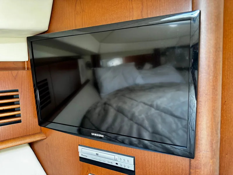 Slide: The Image of Samsung TV and DVD player in 2007 Sea Ray 40 Sundancer yacht interior. - 25