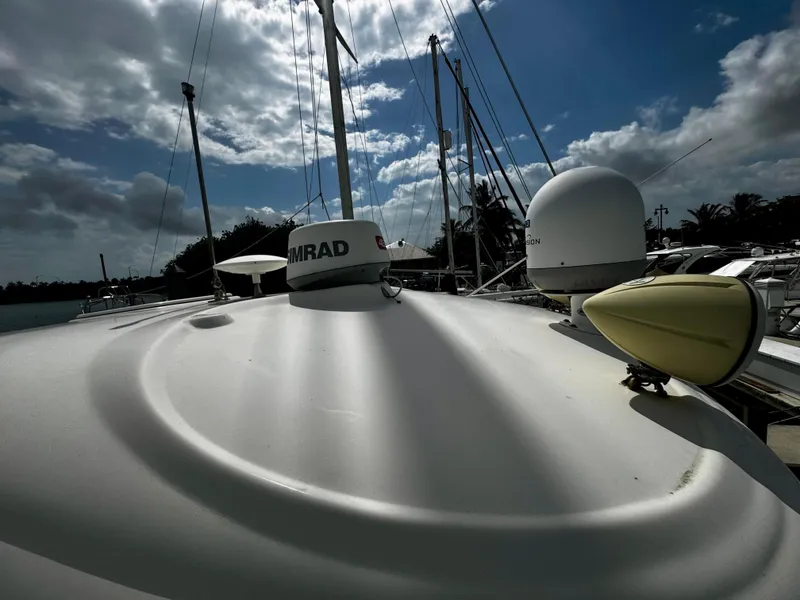 Slide: The Image of 2007 Sea Ray 40 Sundancer boat deck with radar equipment under cloudy sky. - 6