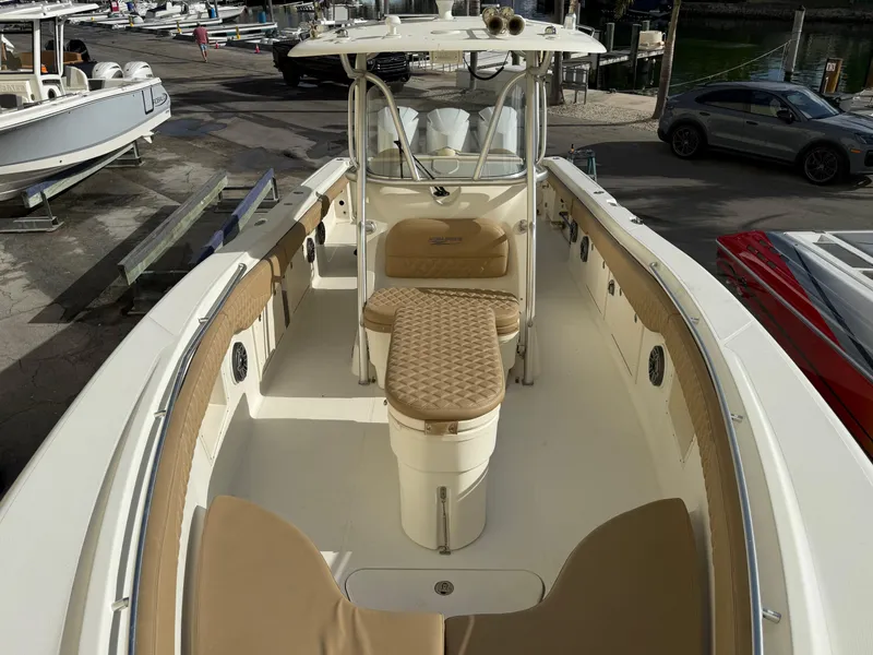 Slide: The Image of 2006 Hydra-Sports Vector 3300 CC boat with spacious deck and seating. - 17