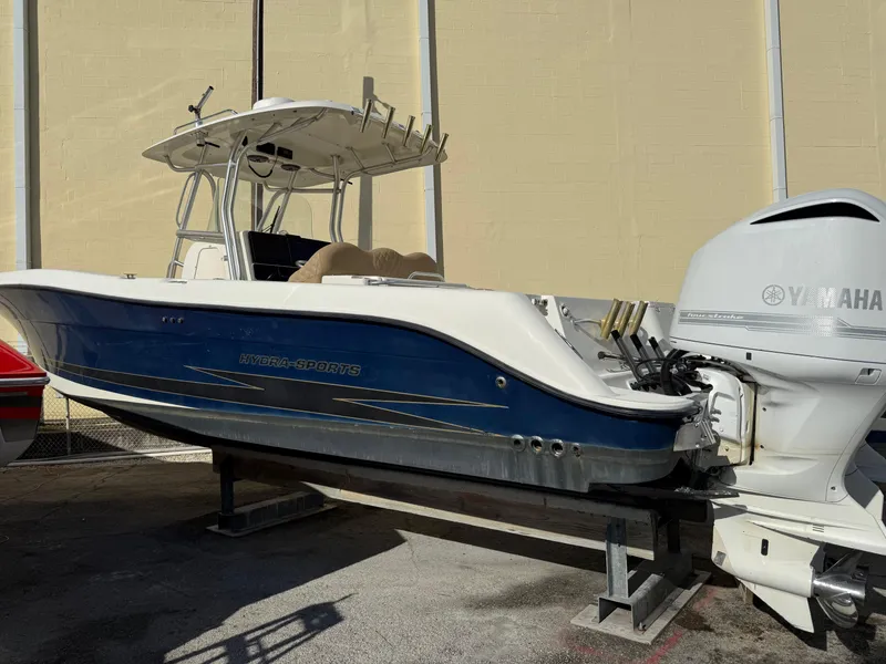 Slide: The Image of 2006 Hydra-Sports Vector 3300 CC boat with Yamaha outboard engines on display. - 8