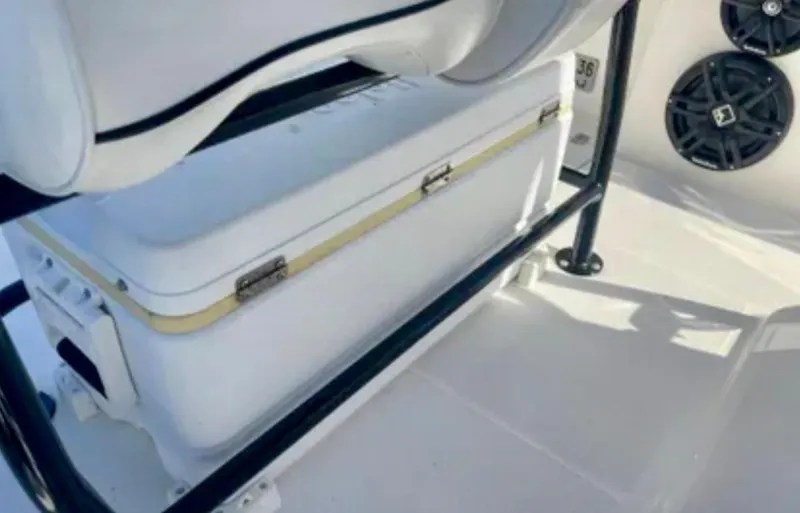 Slide: The Image of 2006 Wellcraft 32 CCF boat interior with cooler and speakers. - 37