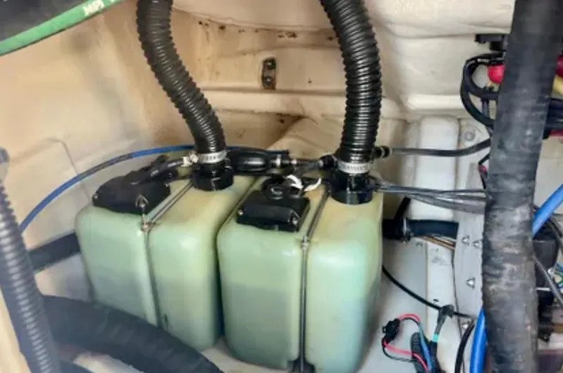 Slide: The Image of 2006 Wellcraft 32 CCF engine compartment with dual fuel tanks and hoses. - 44