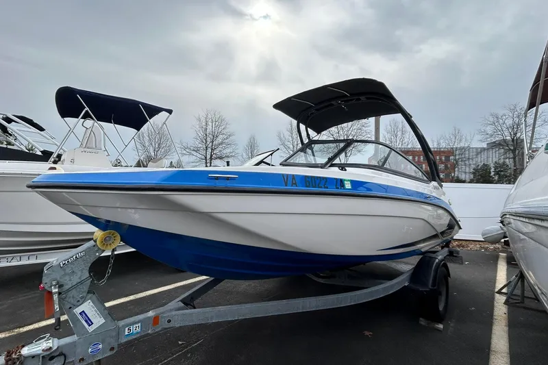 Slide: The Image of 2019 Yamaha Boats AR190 on trailer, parked outdoors under cloudy sky. - 18