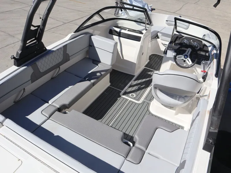Slide: The Image of Bayliner VR4 Bowrider OB 2026 - 10