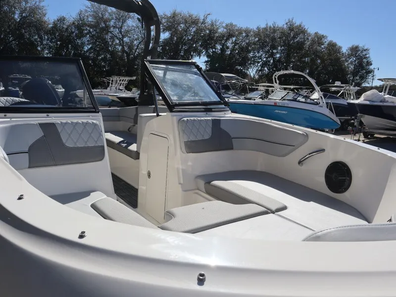 Slide: The Image of Bayliner VR4 Bowrider OB 2026 - 15