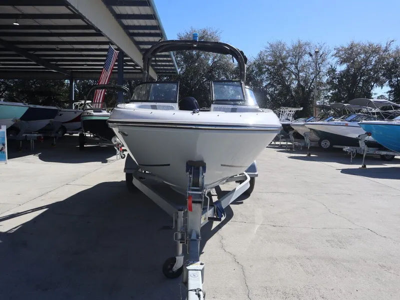 Slide: The Image of Bayliner VR4 Bowrider OB 2026 - 3