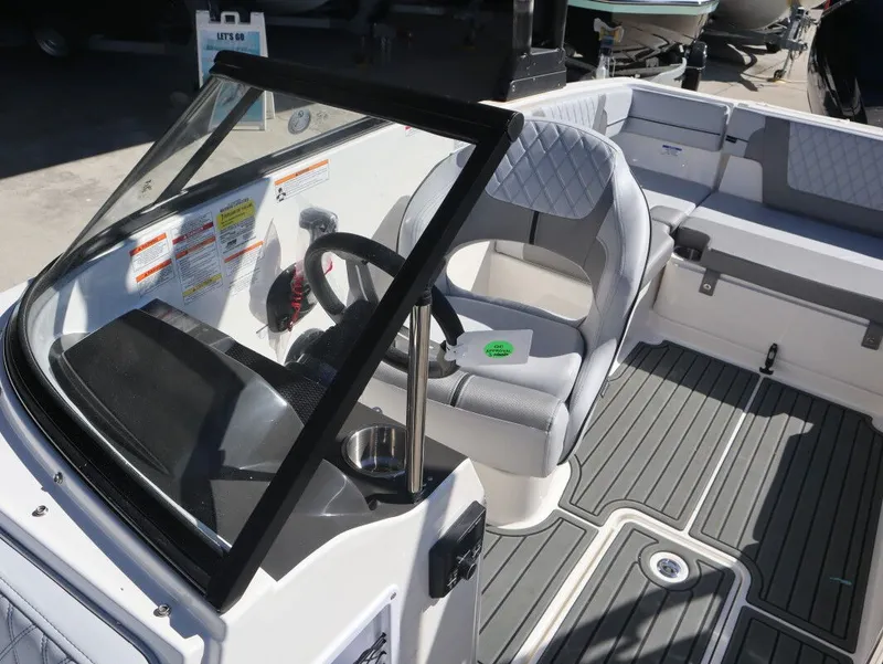 Slide: The Image of Bayliner VR4 Bowrider OB 2026 - 6