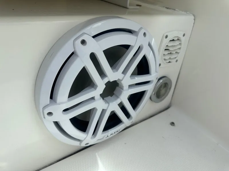 Slide: The Image of Speaker system on a 2004 Sea Ray 340 Sundancer boat. - 21