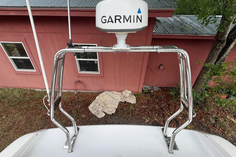 Slide: The Image of Radar equipment on a 1998 Donzi 33 ZX boat, near a red building. - 78