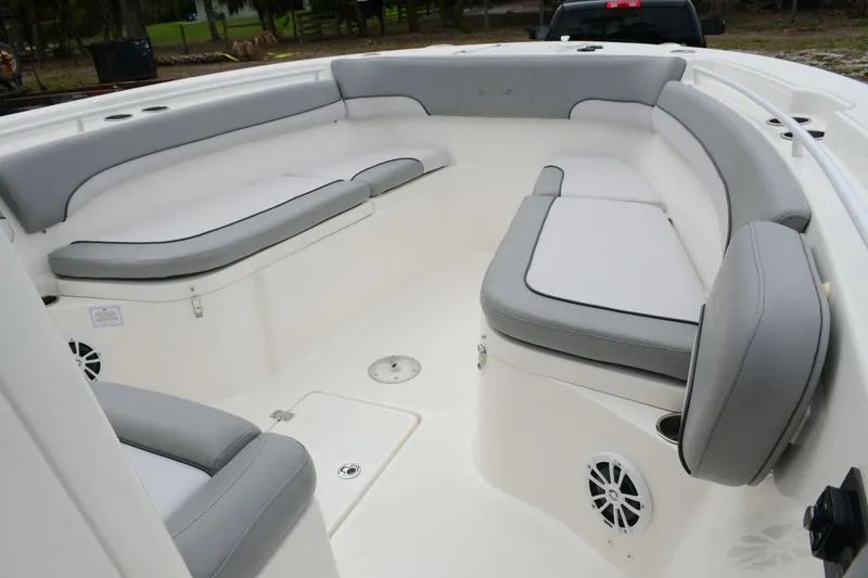 Slide: The Image of NauticStar 28 XS 2021 - 10