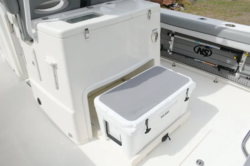 Slide: The Image of NauticStar 28 XS 2021 - 15