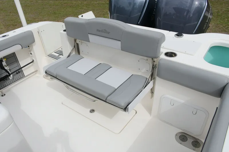 Slide: The Image of NauticStar 28 XS 2021 - 16