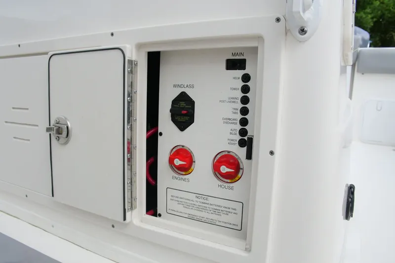 Slide: The Image of NauticStar 28 XS 2021 - 18