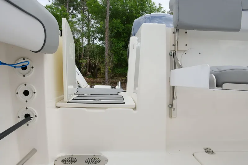 Slide: The Image of NauticStar 28 XS 2021 - 20