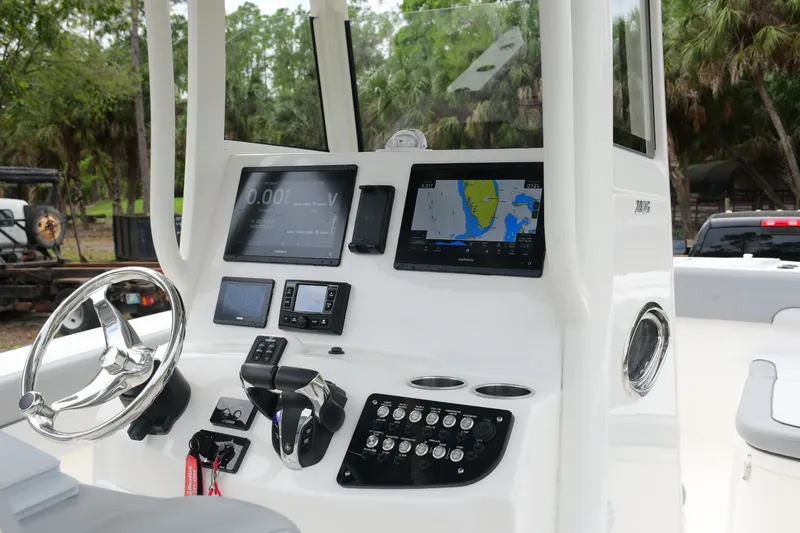 Slide: The Image of NauticStar 28 XS 2021 - 6