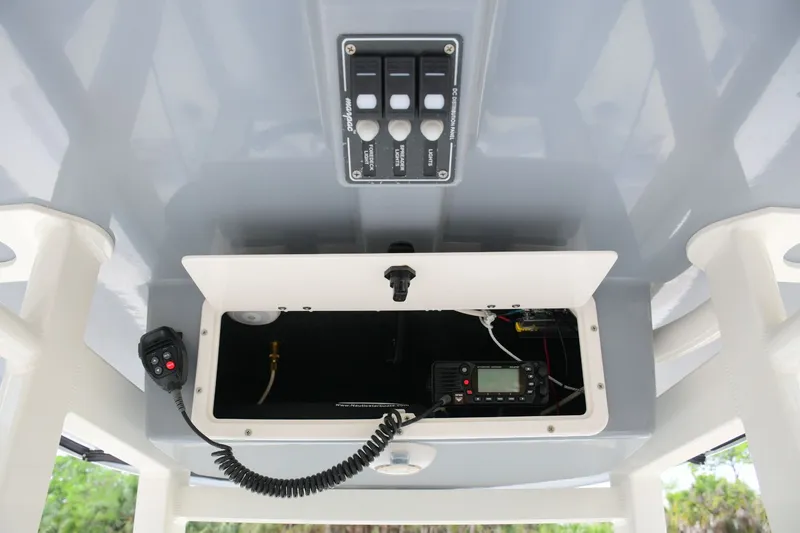 Slide: The Image of NauticStar 28 XS 2021 - 9