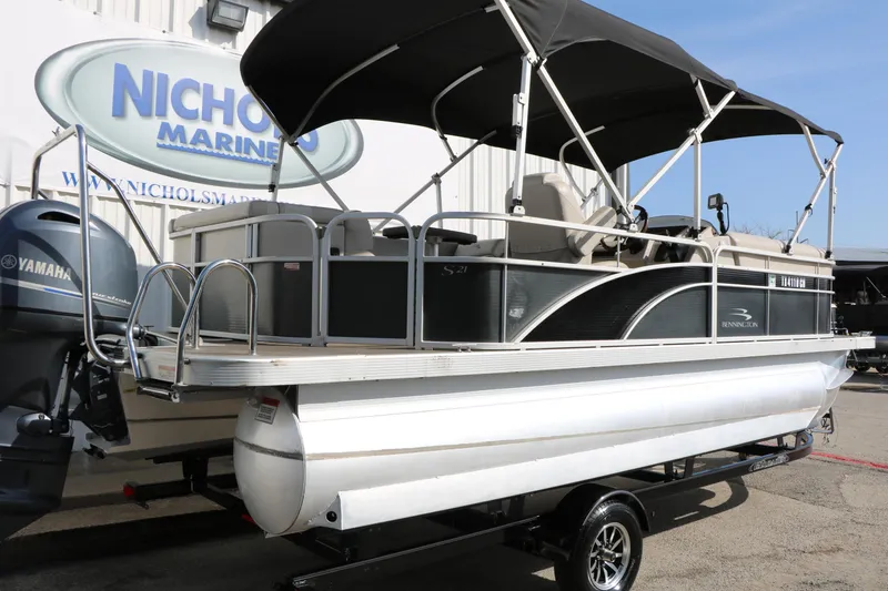 Slide: The Image of 2015 Bennington 21 SLX pontoon boat with Yamaha engine at Nichols Marine dealership. - 10