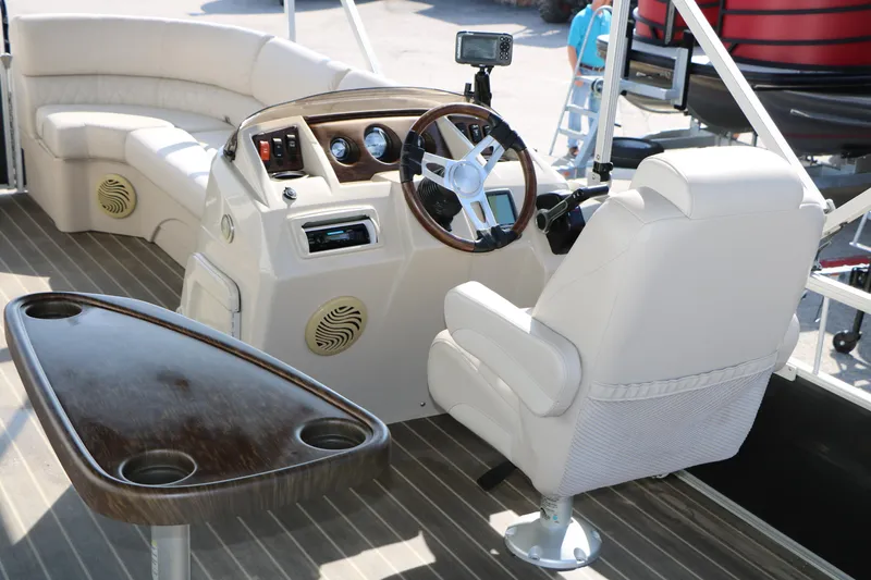 Slide: The Image of Interior of a 2015 Bennington 21 SLX pontoon boat with steering console and seating. - 28