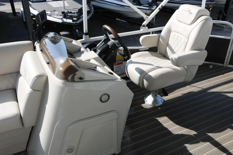 Slide: The Image of 2015 Bennington 21 SLX boat interior with captain's chair and steering console. - 37
