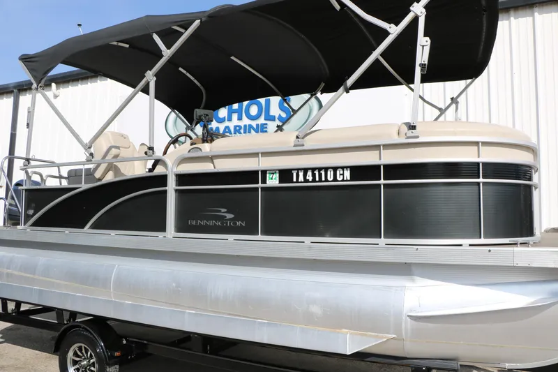 Slide: The Image of 2015 Bennington 21 SLX pontoon boat with canopy, displayed at Nichols Marine. - 9