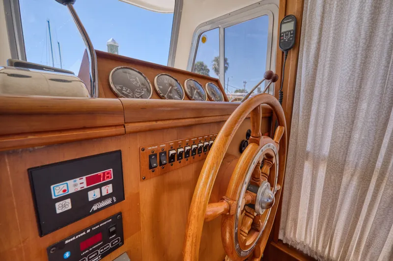 Slide: The Image of 2005 Mainship 400 Trawler helm with wooden construction. - 32