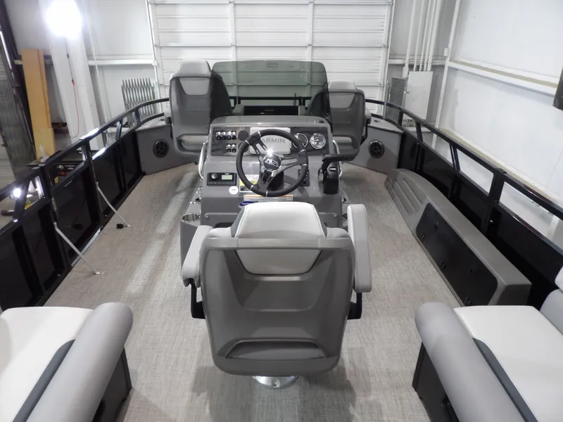 Slide: The Image of Interior of Avalon VNT85 CC 23T boat, model year 2025. - 19