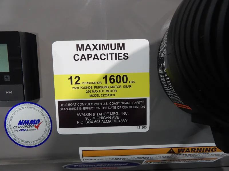 Slide: The Image of Maximum capacity label for Avalon VNT85 CC 23T boat, 2025 model. - 22