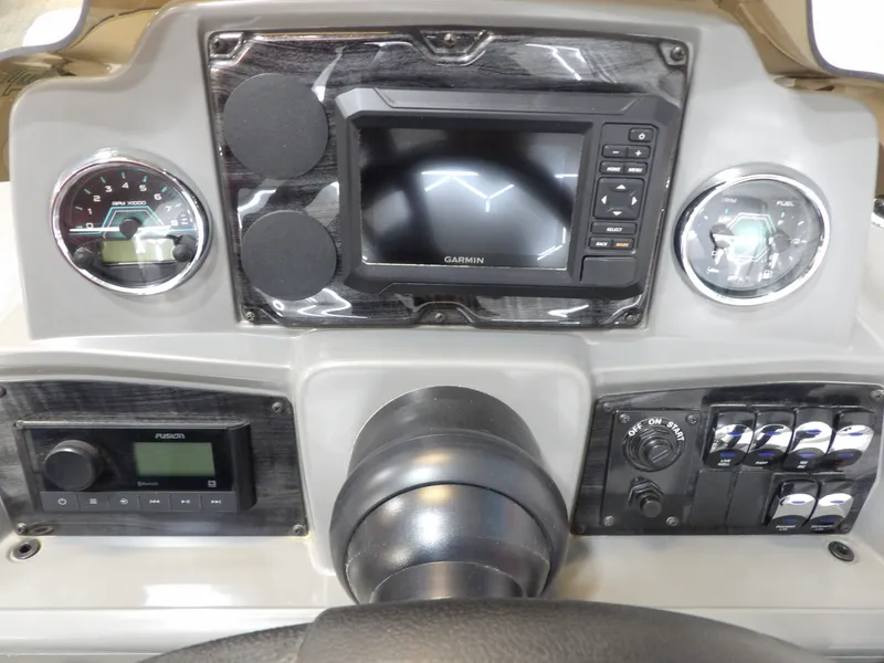 Slide: The Image of Dashboard of Avalon Venture 85 Quad Fish 2026 with Garmin navigation system. - 9