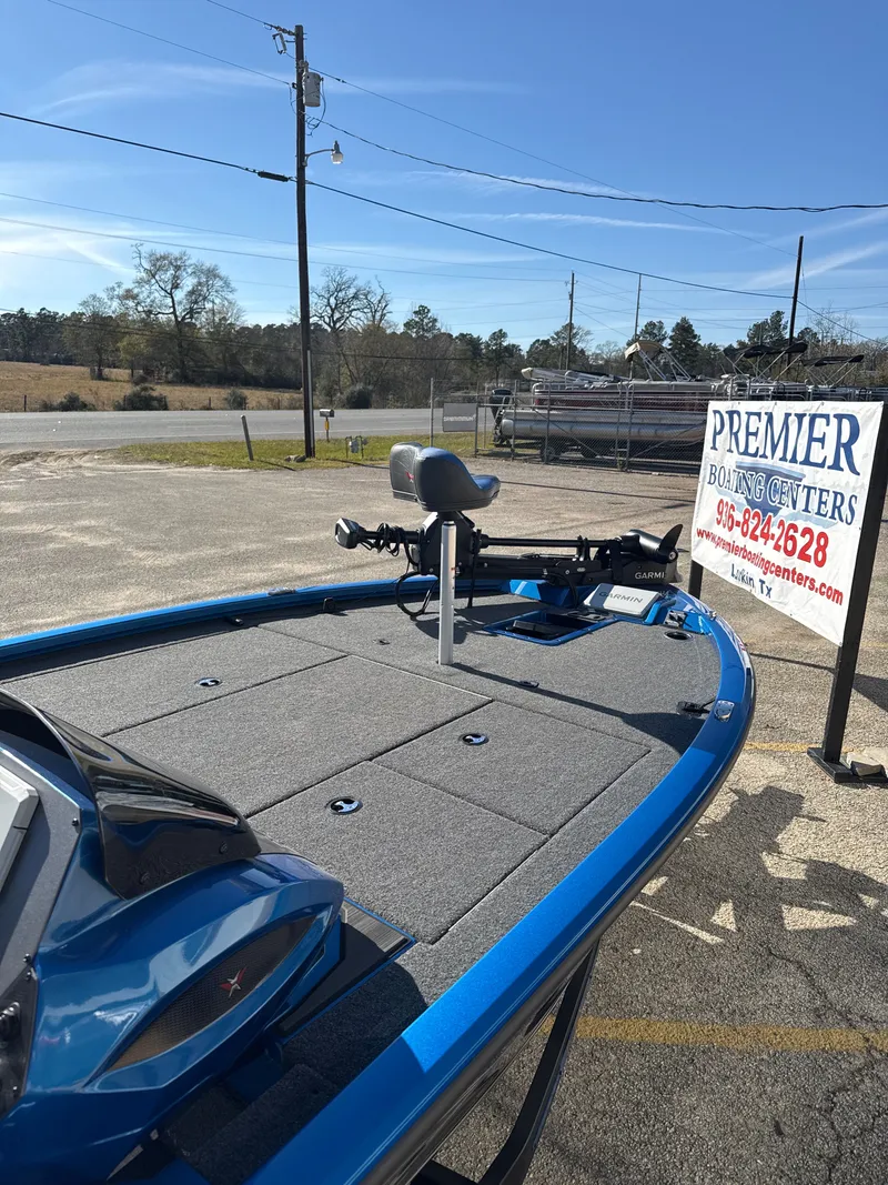 Slide: The Image of Vexus AVX1880 boat 2025 at Premier Boating Centers. - 17