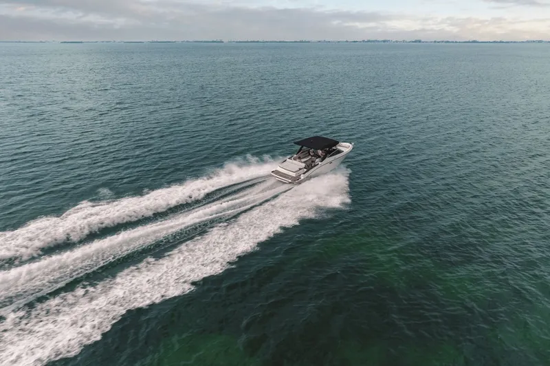 Slide: The Image of Sea Ray SLX 280 2026 - 37