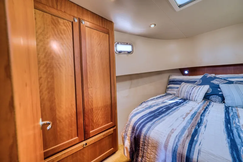 Slide: The Image of Interior of 2006 Mainship 34 Trawler with bed and wardrobe. - 18